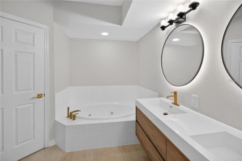Copropriété à louer à Sarasota, Floride: 2 chambres, 149.39 m2 № 2103177 - photo 28