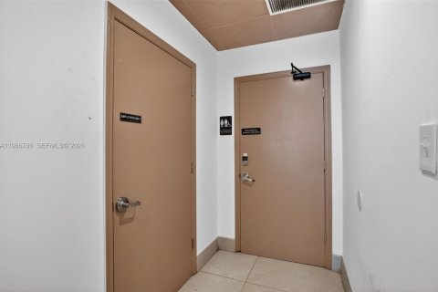 Купить коммерческую недвижимость в Форт-Лодердейл, Флорида № 2044939 - фото 16