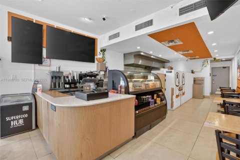 Коммерческая недвижимость в Форт-Лодердейл, Флорида № 2044939