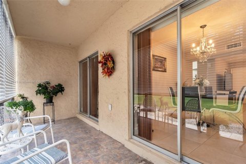 Condo in Miami, Florida, 2 bedrooms  № 1936458 - photo 27