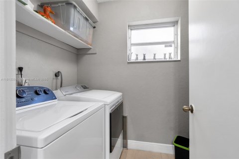 Condo in Miami, Florida, 2 bedrooms  № 1936458 - photo 18