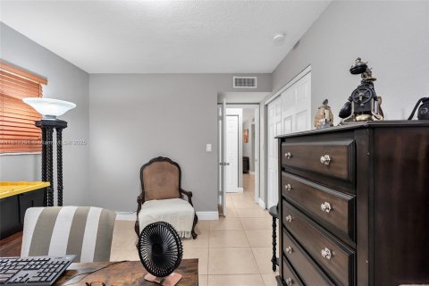 Condo in Miami, Florida, 2 bedrooms  № 1936458 - photo 26