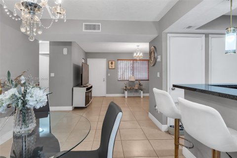 Condominio en venta en Miami, Florida, 2 dormitorios, 114.73 m2 № 1936458 - foto 12