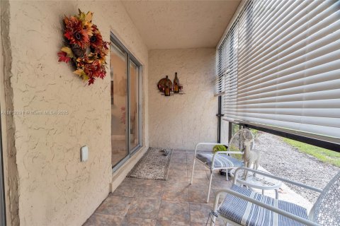 Condo in Miami, Florida, 2 bedrooms  № 1936458 - photo 29