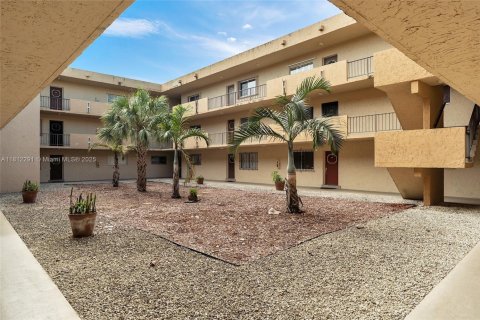 Condominio en venta en Miami, Florida, 2 dormitorios, 114.73 m2 № 1936458 - foto 1