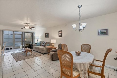 Condo in Punta Gorda, Florida, 2 bedrooms  № 867357 - photo 8