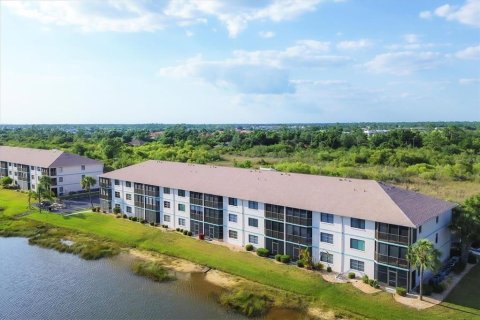 Condo in Punta Gorda, Florida, 2 bedrooms  № 867357 - photo 3