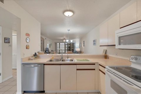Condo in Punta Gorda, Florida, 2 bedrooms  № 867357 - photo 15