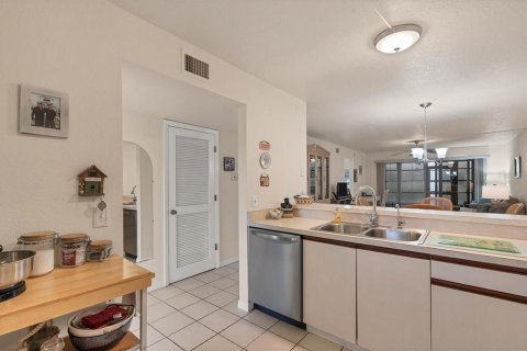 Condo in Punta Gorda, Florida, 2 bedrooms  № 867357 - photo 16