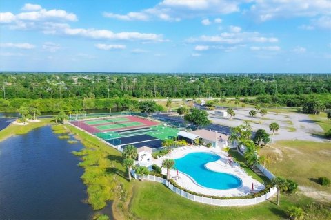 Condo in Punta Gorda, Florida, 2 bedrooms  № 867357 - photo 5