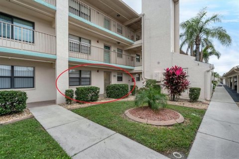 Condo in Punta Gorda, Florida, 2 bedrooms  № 867357 - photo 2