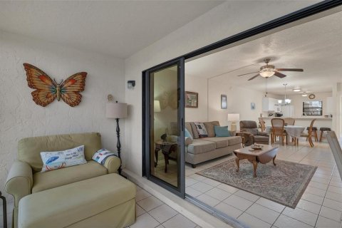 Condo in Punta Gorda, Florida, 2 bedrooms  № 867357 - photo 9