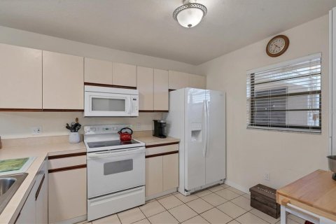 Condo in Punta Gorda, Florida, 2 bedrooms  № 867357 - photo 17