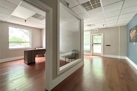 Immobilier commercial à louer à Gainesville, Floride: 139.91 m2 № 2108184 - photo 3