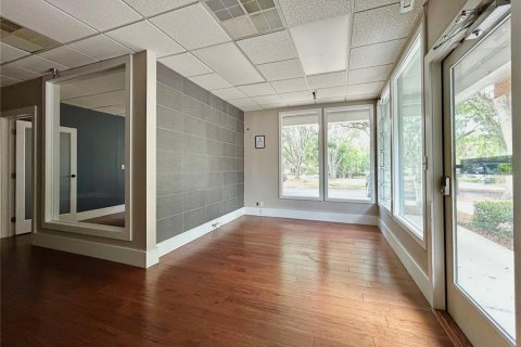 Immobilier commercial à louer à Gainesville, Floride: 139.91 m2 № 2108184 - photo 2