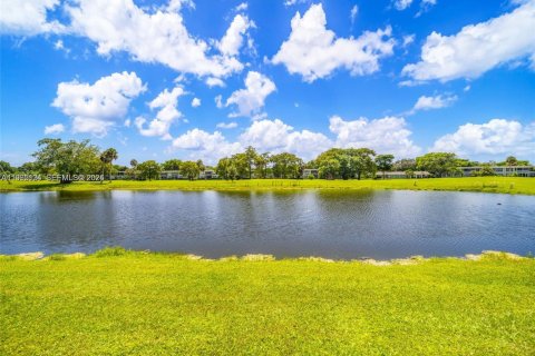 Condo in Pompano Beach, Florida, 2 bedrooms  № 2027056 - photo 22