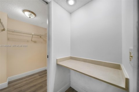 Condo in Pompano Beach, Florida, 2 bedrooms  № 2027056 - photo 15