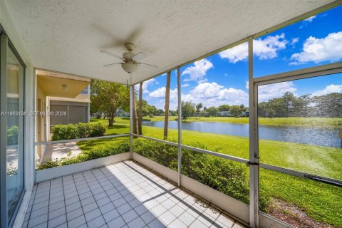 Condo in Pompano Beach, Florida, 2 bedrooms  № 2027056 - photo 20
