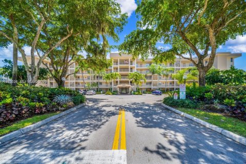 Condo in Pompano Beach, Florida, 2 bedrooms  № 2027056