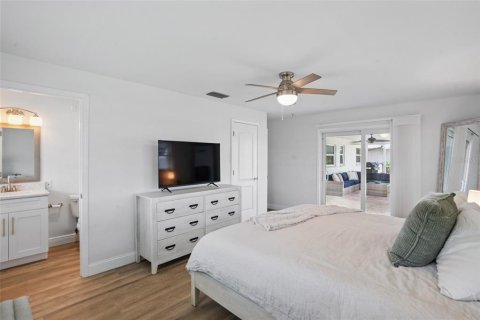 House in Cape Coral, Florida 3 bedrooms, 123.93 sq.m. № 1851351 - photo 23