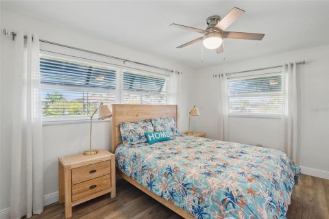 House in Cape Coral, Florida 3 bedrooms, 123.93 sq.m. № 1851351 - photo 26