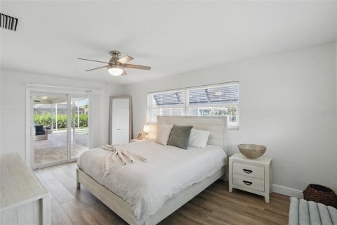 House in Cape Coral, Florida 3 bedrooms, 123.93 sq.m. № 1851351 - photo 22
