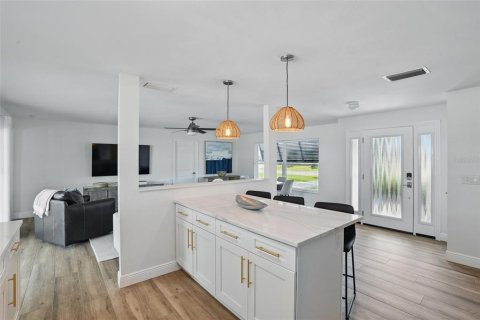 House in Cape Coral, Florida 3 bedrooms, 123.93 sq.m. № 1851351 - photo 16