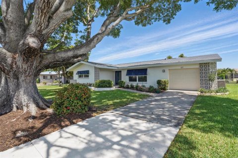 House in Cape Coral, Florida 3 bedrooms, 123.93 sq.m. № 1851351 - photo 2