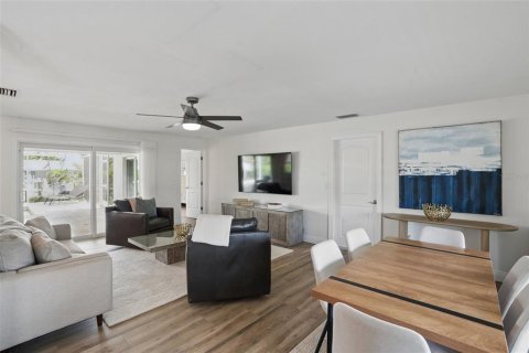 House in Cape Coral, Florida 3 bedrooms, 123.93 sq.m. № 1851351 - photo 11