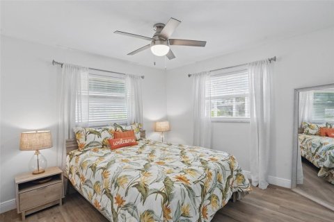 House in Cape Coral, Florida 3 bedrooms, 123.93 sq.m. № 1851351 - photo 25