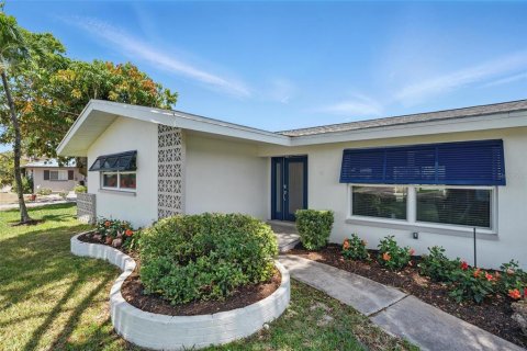 House in Cape Coral, Florida 3 bedrooms, 123.93 sq.m. № 1851351 - photo 4