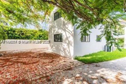 Villa ou maison à louer à Coral Gables, Floride: 3 chambres, 135.64 m2 № 1738253 - photo 2