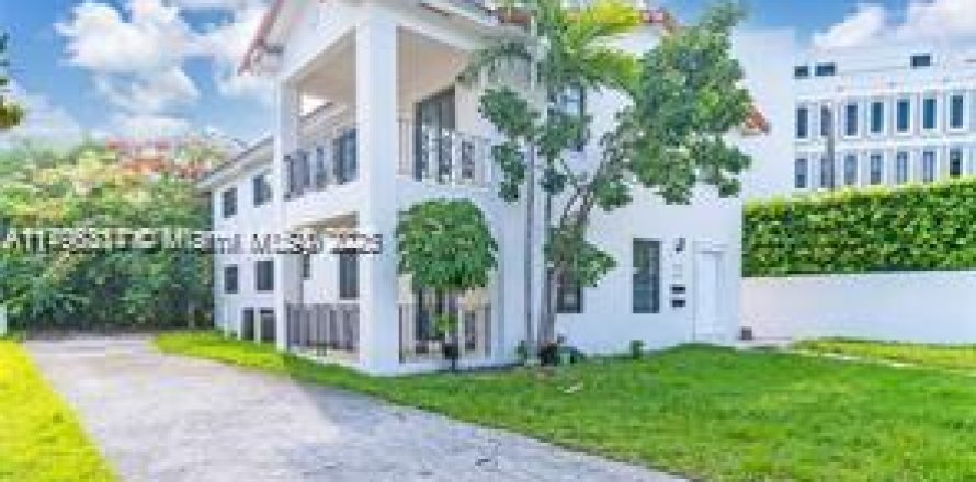 Villa ou maison à Coral Gables, Floride 3 chambres, 135.64 m2 № 1738253