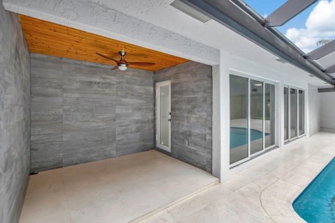 Villa ou maison à vendre à Deerfield Beach, Floride: 5 chambres, 306.58 m2 № 1179610 - photo 1