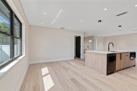House in Dunedin, Florida 3 bedrooms, 148.09 sq.m. № 1757089 - photo 13