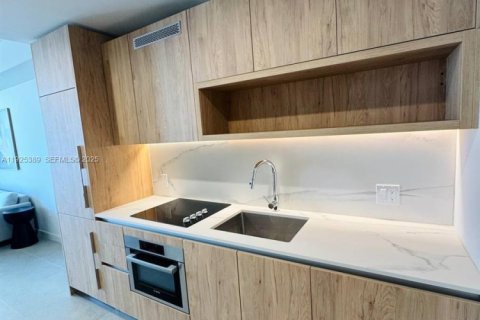 Condo in Miami, Florida, 1 bedroom № 1987506 - photo 18