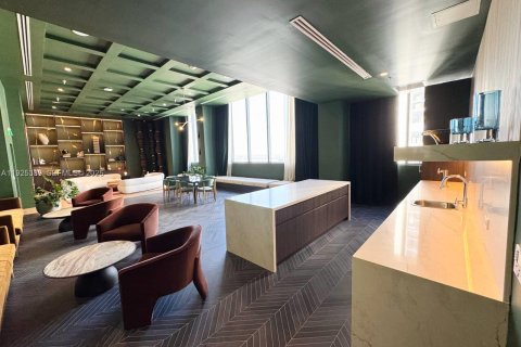 Condo in Miami, Florida, 1 bedroom № 1987506 - photo 4