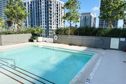 Condo in Miami, Florida, 1 bedroom № 1987506 - photo 11