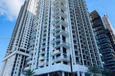 Condo in Miami, Florida, 1 bedroom № 1987506 - photo 1
