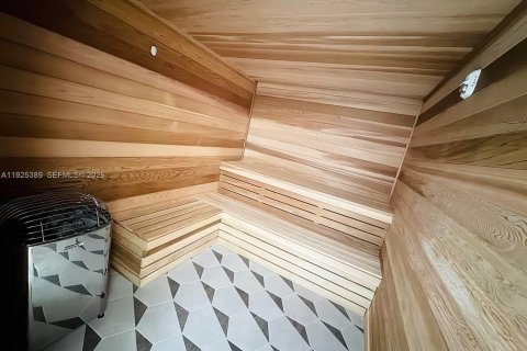 Condo in Miami, Florida, 1 bedroom № 1987506 - photo 10