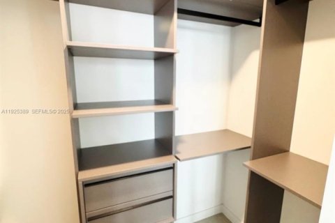 Condo in Miami, Florida, 1 bedroom № 1987506 - photo 21