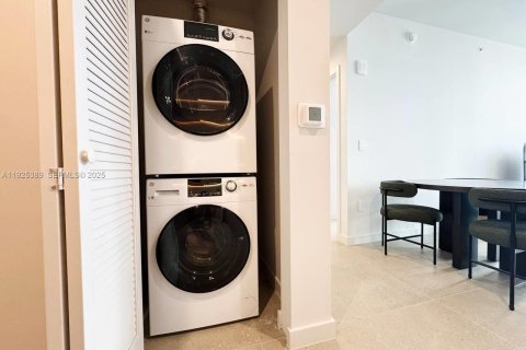 Condo in Miami, Florida, 1 bedroom № 1987506 - photo 19