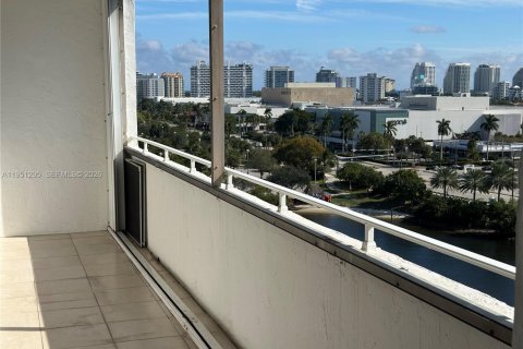 Condo in Fort Lauderdale, Florida, 2 bedrooms  № 2054513 - photo 8