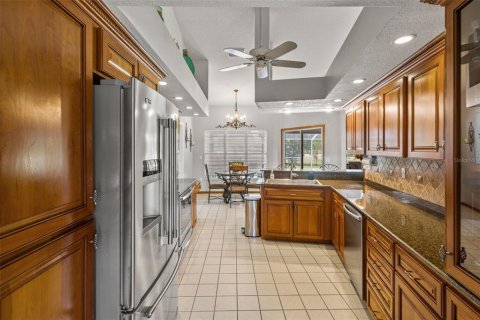 House in Spring Hill, Florida 4 bedrooms, 243.68 sq.m. № 2139702 - photo 12