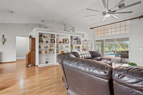 House in Spring Hill, Florida 4 bedrooms, 243.68 sq.m. № 2139702 - photo 7