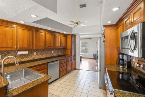 House in Spring Hill, Florida 4 bedrooms, 243.68 sq.m. № 2139702 - photo 14
