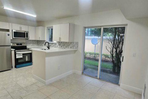 Apartment in West Palm Beach, Florida 3 bedrooms, 101.45 sq.m. № 2188222 - photo 3