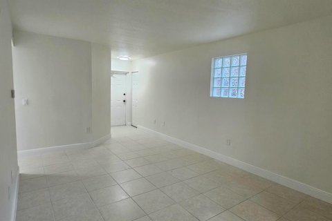 Apartment in West Palm Beach, Florida 3 bedrooms, 101.45 sq.m. № 2188222 - photo 2