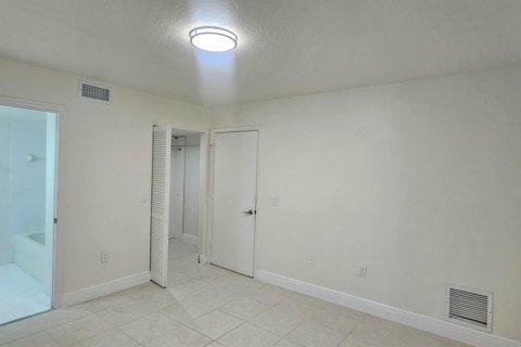 Apartment in West Palm Beach, Florida 3 bedrooms, 101.45 sq.m. № 2188222 - photo 5