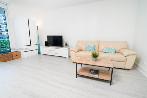 Condominio en venta en Miami Beach, Florida, 55.74 m2 № 1860413 - foto 11